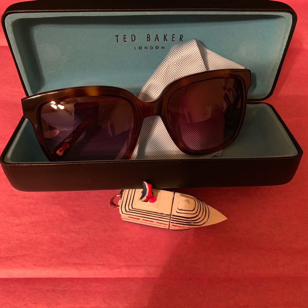 🕶TED BAKER LONDON SUNGLASSES🕶